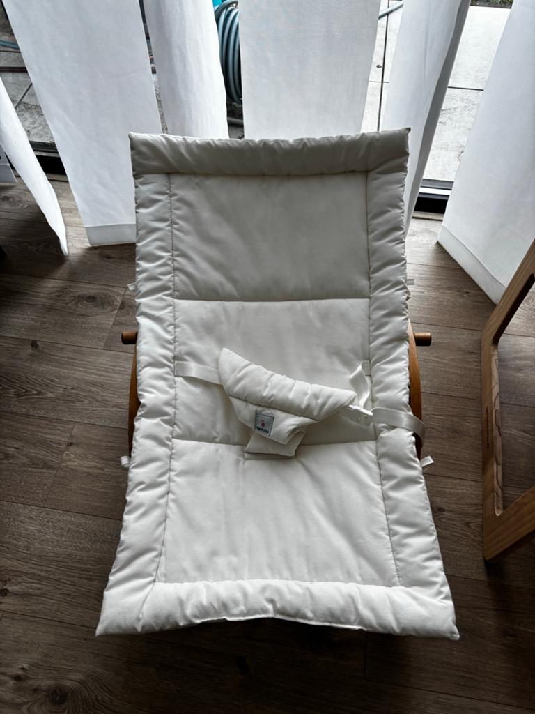 Houten Schommelstoel met Witte Bekleding, Schommelstoel, Ophalen, Overige merken, Met gordel(s) of riempje(s)