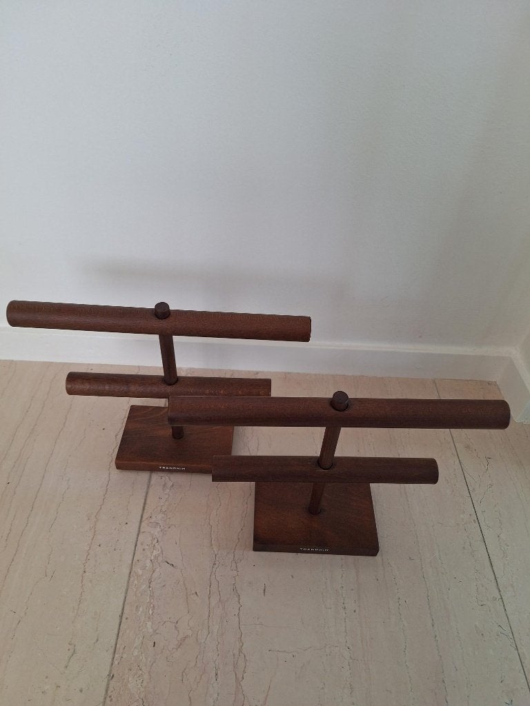 Trendhim: 2 houten armbanden standaard/houders, Verzenden, Zo goed als nieuw, Bruin, Hout