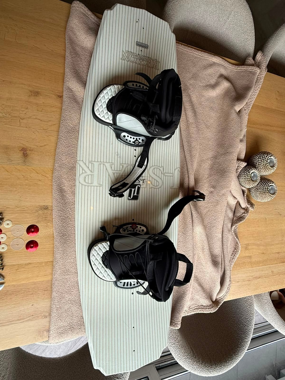 WAKEBOARD J-STAR (134 cm), Ophalen, Gebruikt, Board en Schoenen