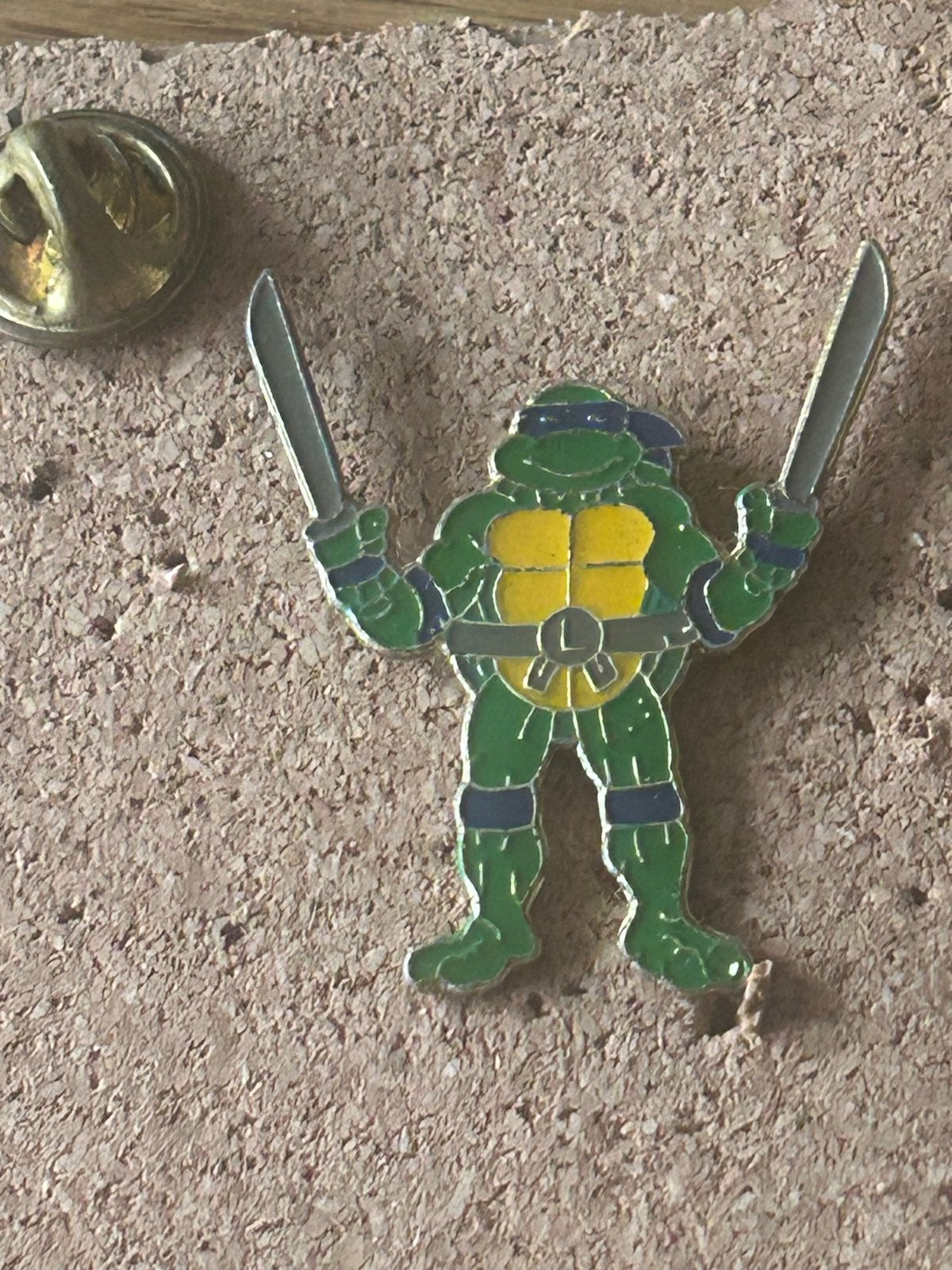 Vintage Teenage Mutant Ninja Turtles Pin - Donatello, Ophalen of Verzenden, Zo goed als nieuw, Figuurtje, Speldje of Pin