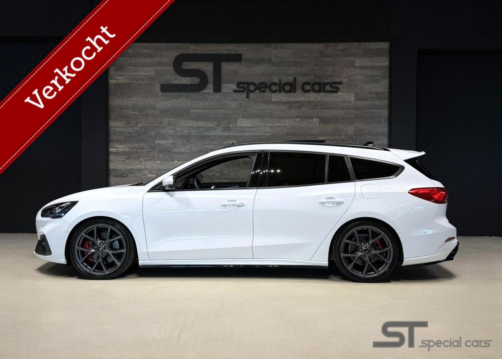 Ford Focus Wagon 2.3 EcoBoost ST-3|Pano|Performance, Gebruikt, 4 cilinders, Met garantie (alle), Handgeschakeld