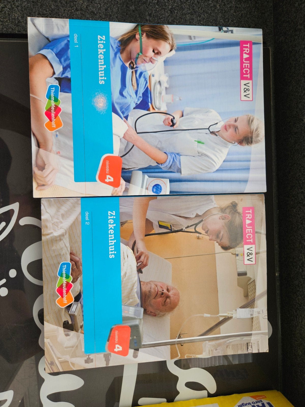 ziekenhuis deel1  en 2 BB 4 MB, Boeken, Ophalen of Verzenden, Zo goed als nieuw, Overige niveaus, Nederlands