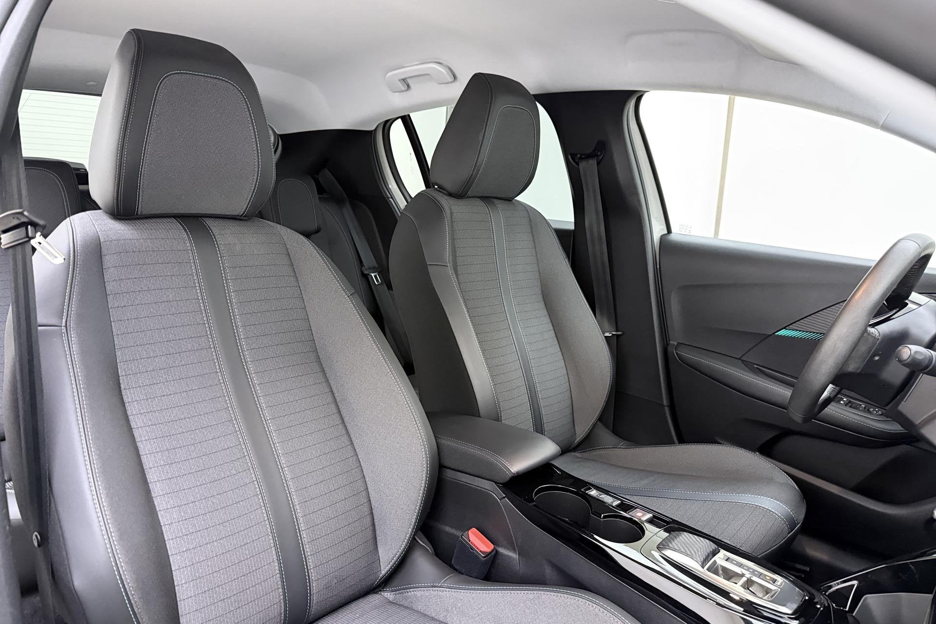 Peugeot e-208 EV Allure Pack 50 kWh 136 PK | 3-Fase | Stoelv, 136 pk, Gebruikt, Automatische klimaatregeling, Leder en Stof