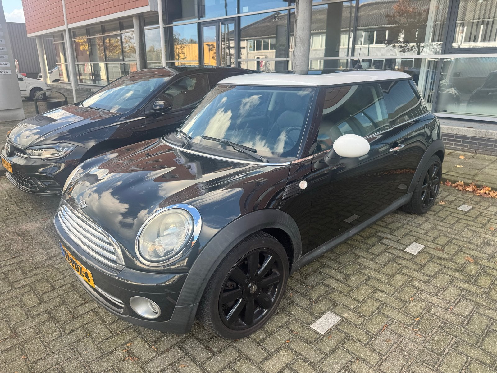 Mini Cooper Pano Zwart Leer, Voorwielaandrijving, Verwarmde buitenspiegels, Zwart, 4 cilinders