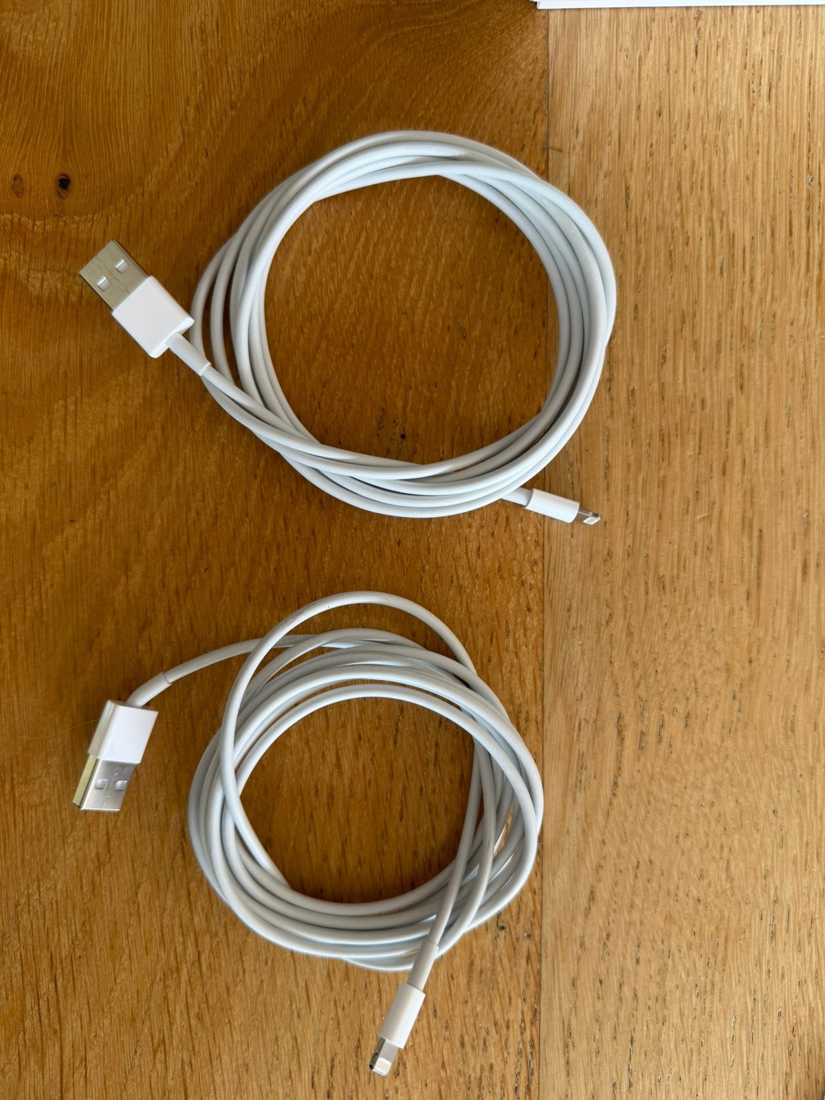 Foto 5 van iPhone 13 incl. 2x 2 meter kabels groen