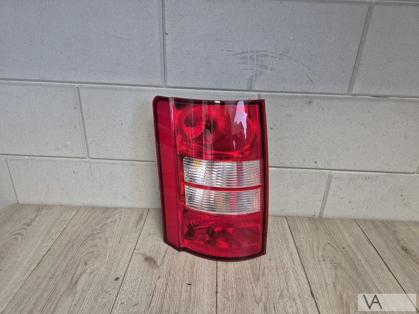 Achterlicht links voor Chrysler Voyager 2008 - 2014 €100, Gebruikt, -, Ophalen of Verzenden, -