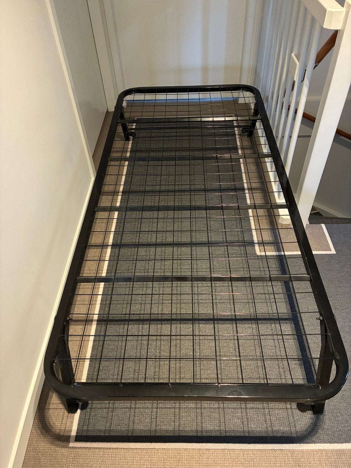 Slaapbed - metalen frame op wieltjes, Huis en Inrichting, Ophalen, Gebruikt, 90 cm, Eenpersoons