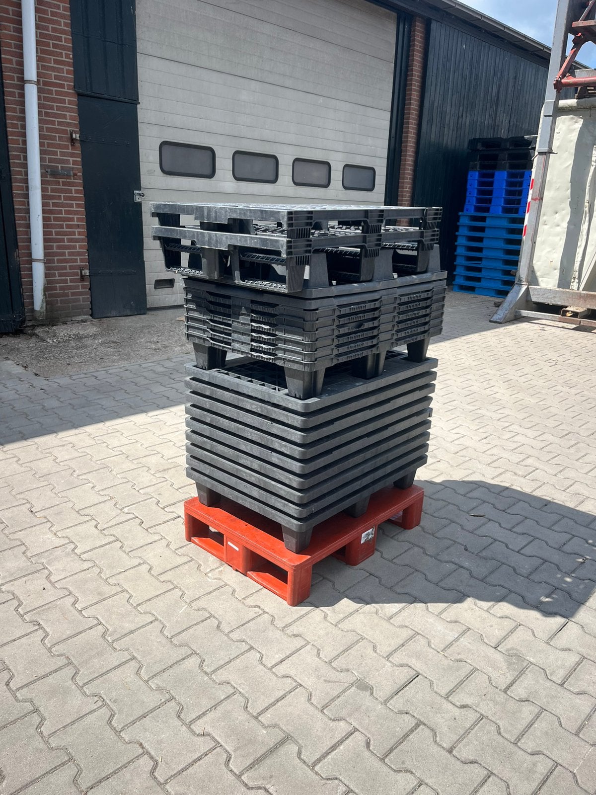 Partij kunstoffen 60x80 pallets, Ophalen