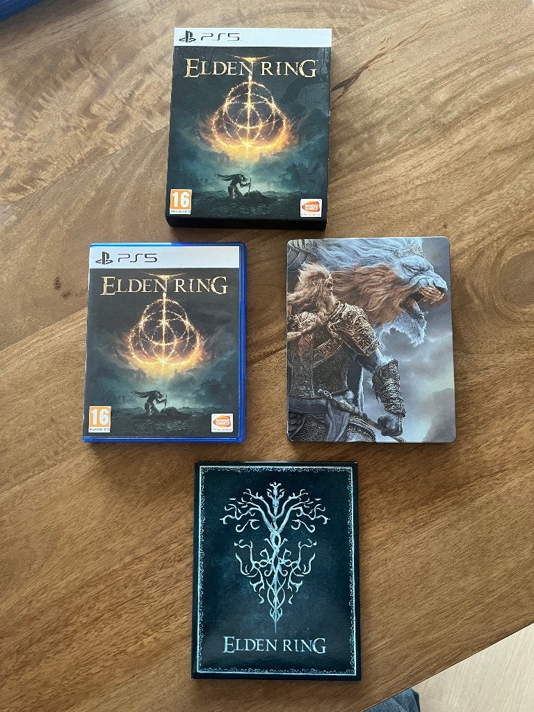 Elden Ring Launch Editie PS5 met Steelbook en Boekjes, Online, 1 speler, Ophalen of Verzenden, Zo goed als nieuw