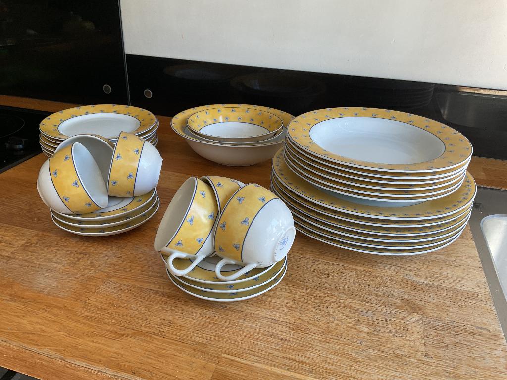 Servies van Douwe Egberts, Ophalen of Verzenden, Zo goed als nieuw, Overige stijlen, Kop(pen) en/of Schotel(s)