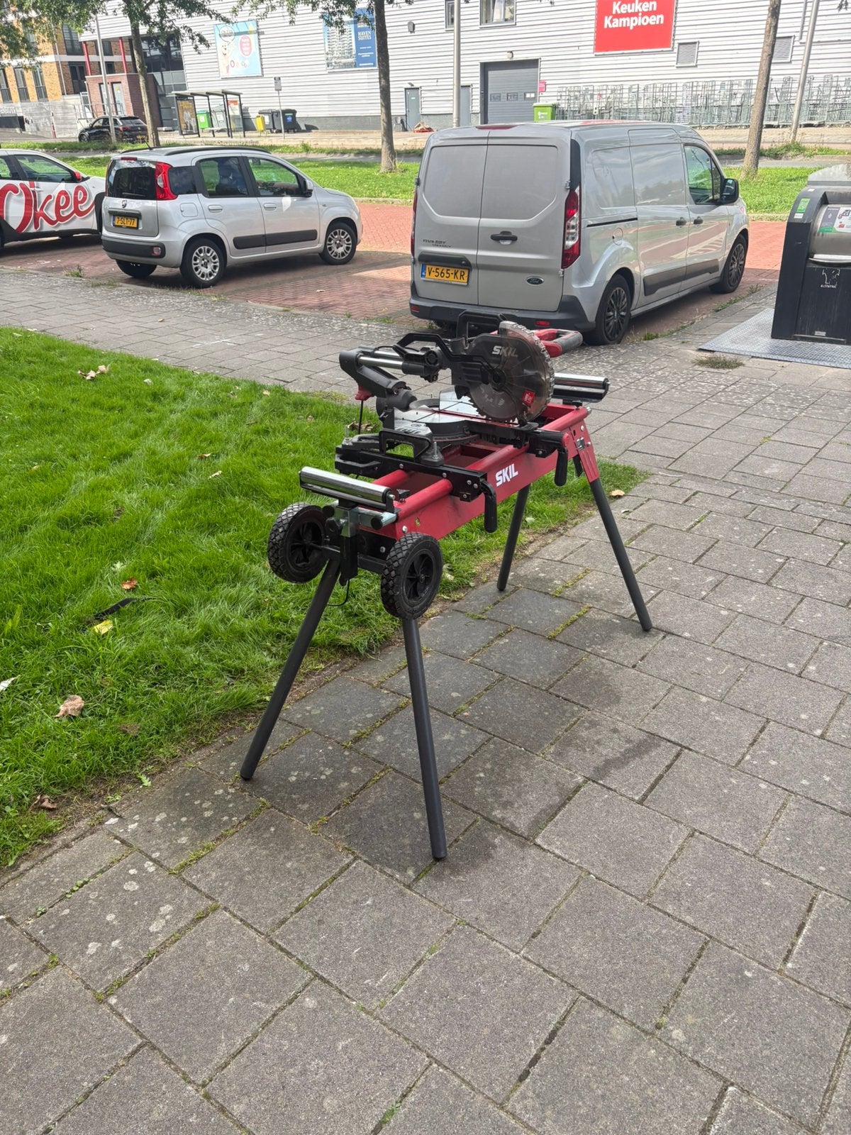 Skil afkort zaag met statief, Ophalen, Zo goed als nieuw, Afkortzaag, 30 tot 70 mm