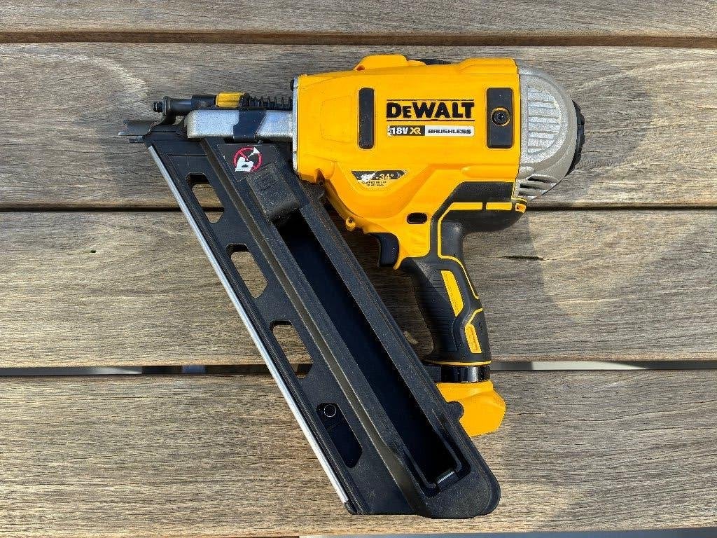 DeWalt Constructietacker DCN692 Type 3, Doe-het-zelf en Verbouw, Ophalen, Zo goed als nieuw