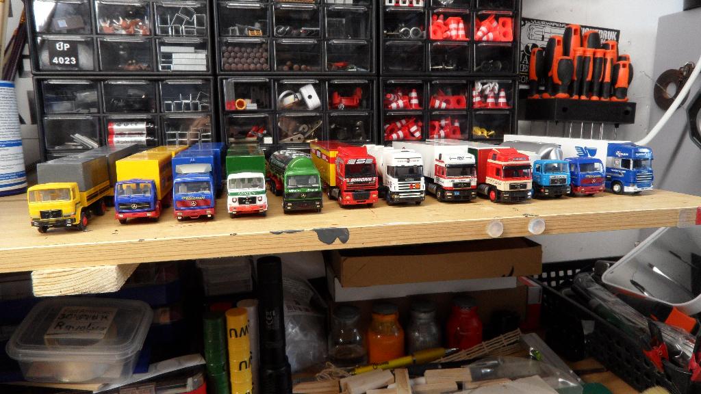 Te koop div vrachtwagens voor de trienbaan 1:87, Hobby en Vrije tijd, Modelauto's | 1:87, Ophalen of Verzenden, Zo goed als nieuw