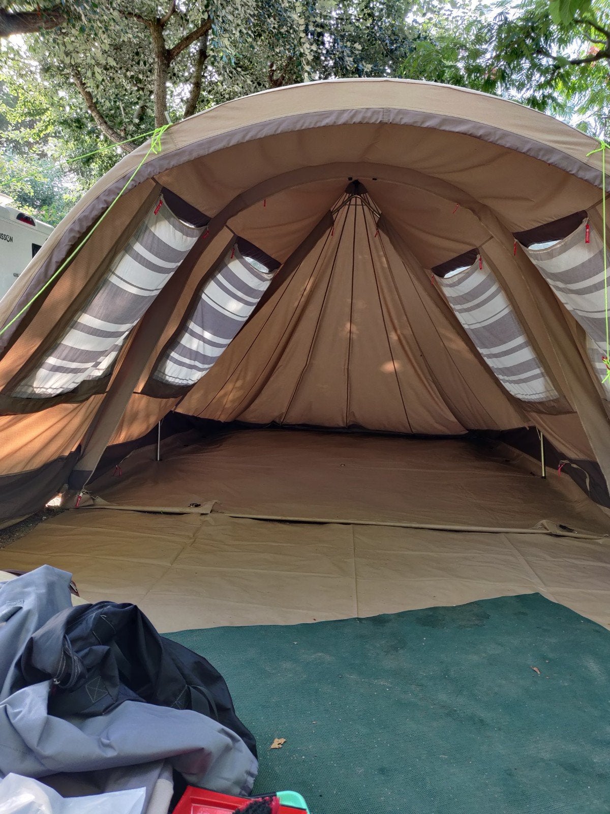 Ruime tent voor 4 of 6 personen - Redwood Maclura 390, Ophalen, Gebruikt