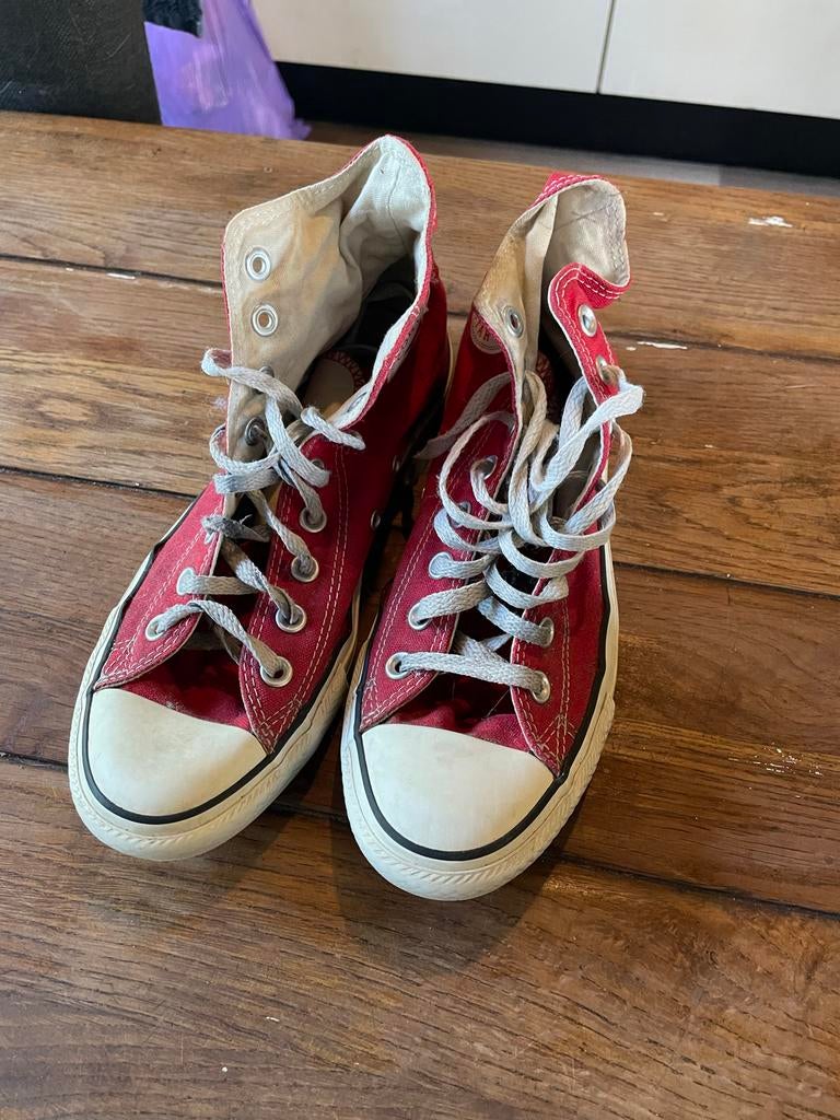Rode Converse sneakers maat 39,5, Kleding | Dames, Schoenen, Ophalen of Verzenden, Gedragen, Rood, Sneakers of Gympen