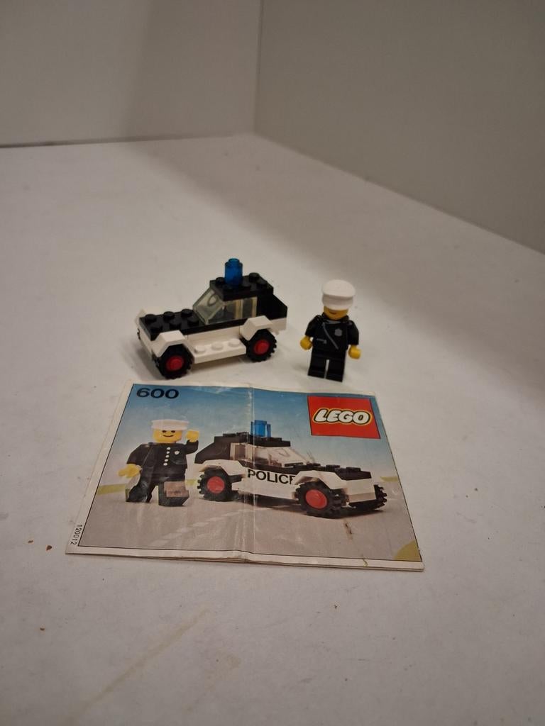 Lego 600 politieauto, Gebruikt, Lego, Ophalen of Verzenden, Inclusief minifiguren