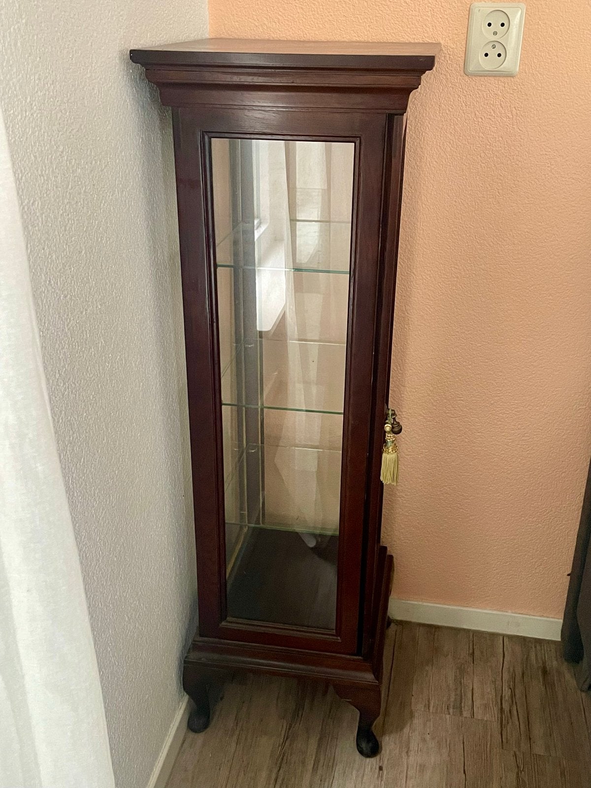 Verticale vitrinekast met glazen planken, Ophalen, Minder dan 50 cm, Gebruikt, 100 tot 150 cm