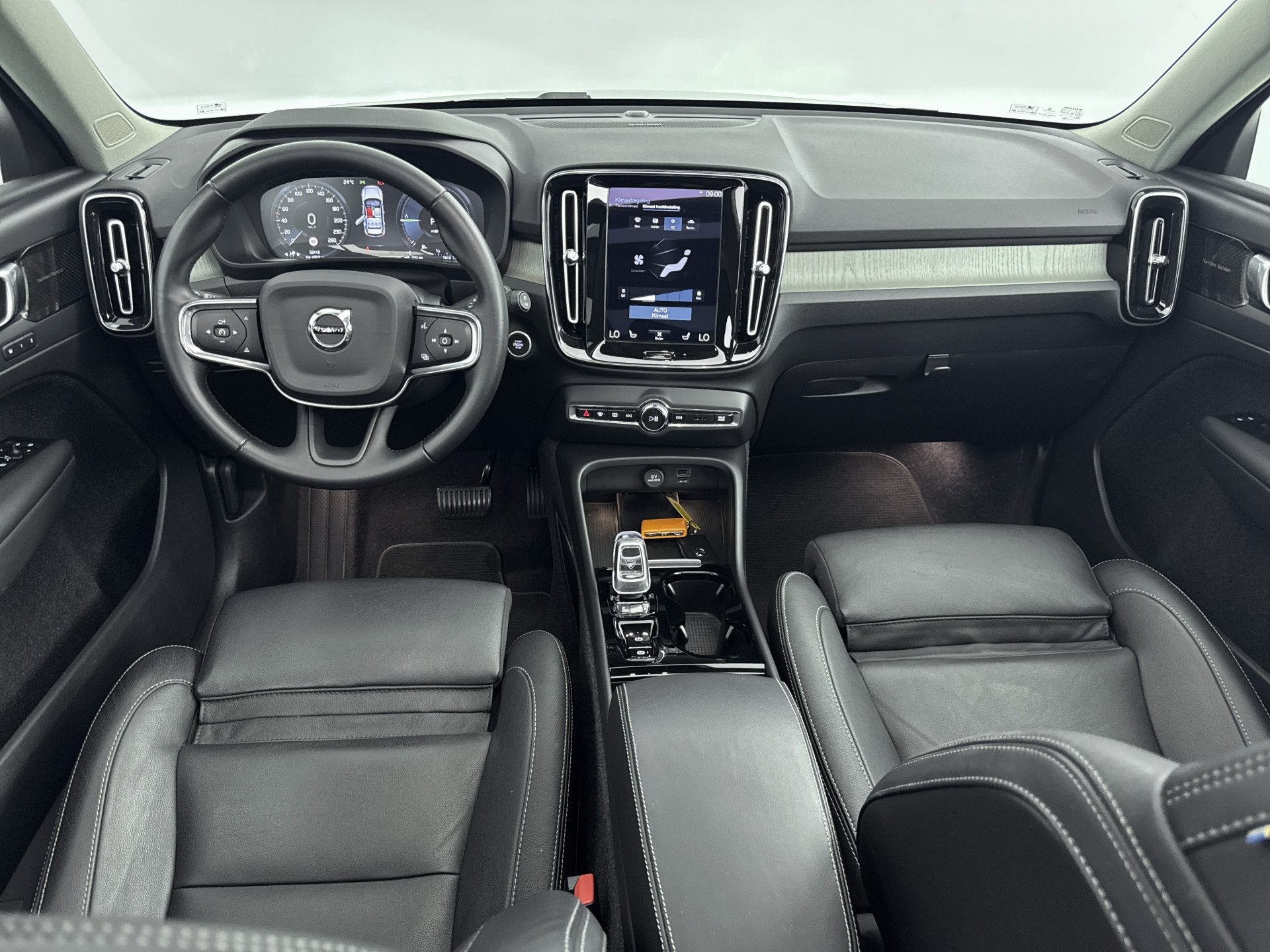 Volvo XC40 1.5 T5 Recharge Inscription PLUG-IN // SCHUIFDAK, Blauw, Bedrijf, Hybride Elektrisch/Benzine, 3 cilinders