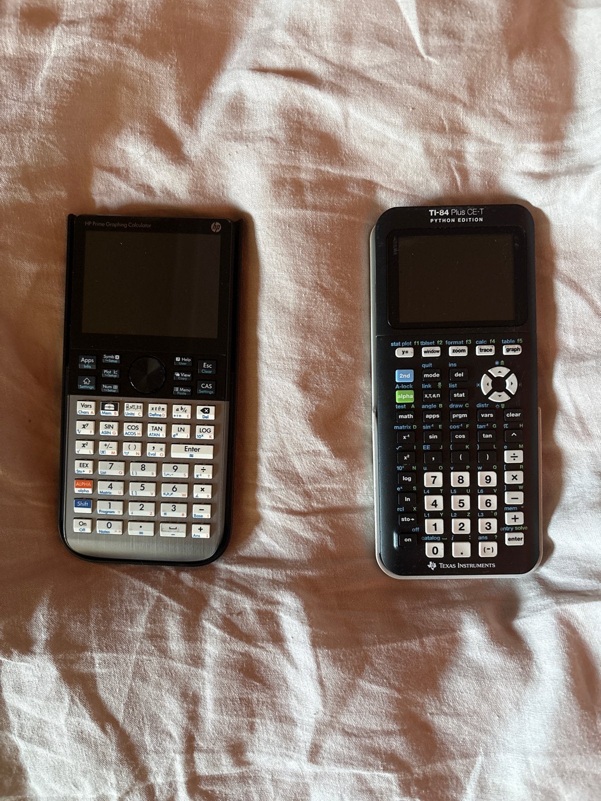2 graphische rekenmachines, Diversen, Ophalen of Verzenden, Grafische rekenmachine, Zo goed als nieuw