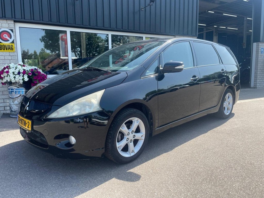 Mitsubishi GRANDIS 2.4-16V INTENSE 7 persoons Airco Trekhaak, Auto's, Voorwielaandrijving, Gebruikt, Zwart, Bedrijf