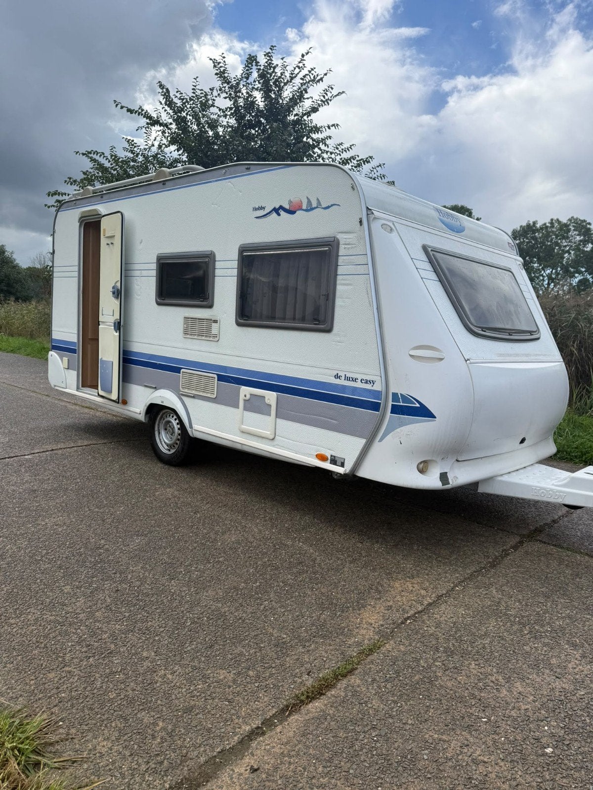 🟢 Hobby de Luxe Easy 440 Met Voortent 2003, Caravans en Kamperen, Schokbreker, Rondzit, Hobby, Particulier