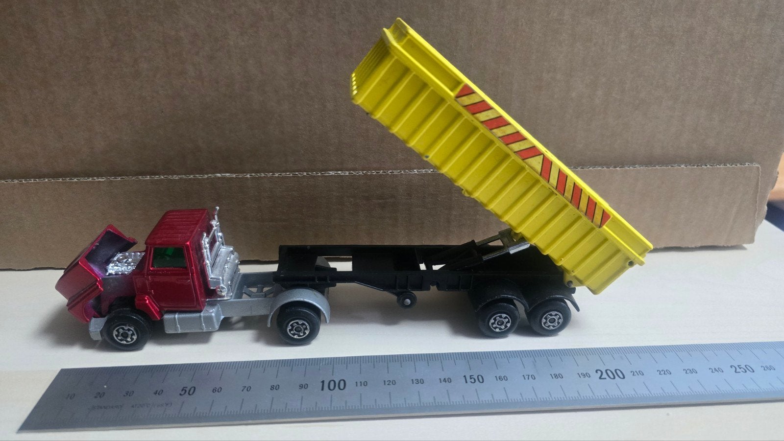 Matchbox kiepwagen met aanhanger, rood/geel, Ophalen of Verzenden, Gebruikt