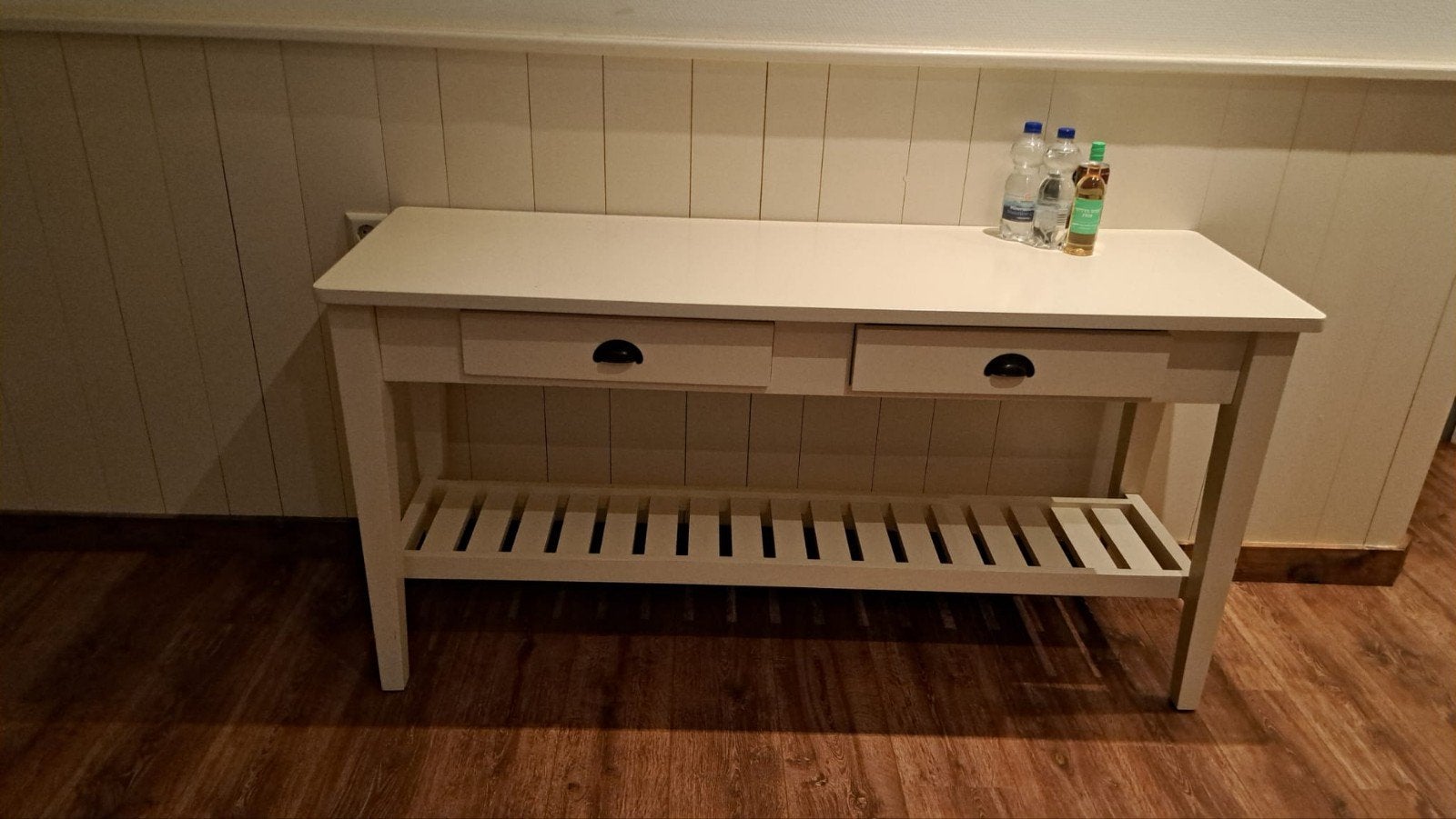 Crèmekleurige sidetable met lades en opbergrek, Ophalen, Gebruikt, Landelijk, Klassiek, 75 cm of meer