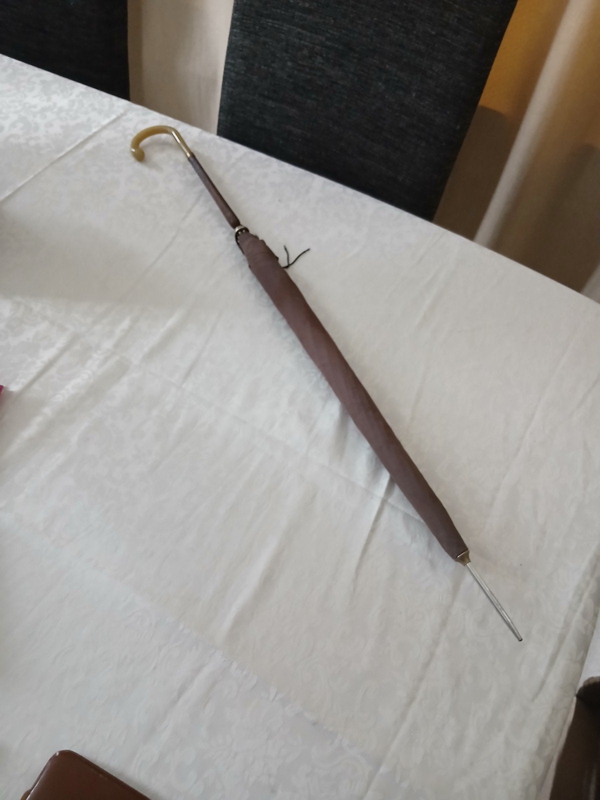 Vintage  bruine paraplu met gebogen handvat, Sieraden, Tassen en Uiterlijk, Ophalen of Verzenden, Gebruikt, Bruin
