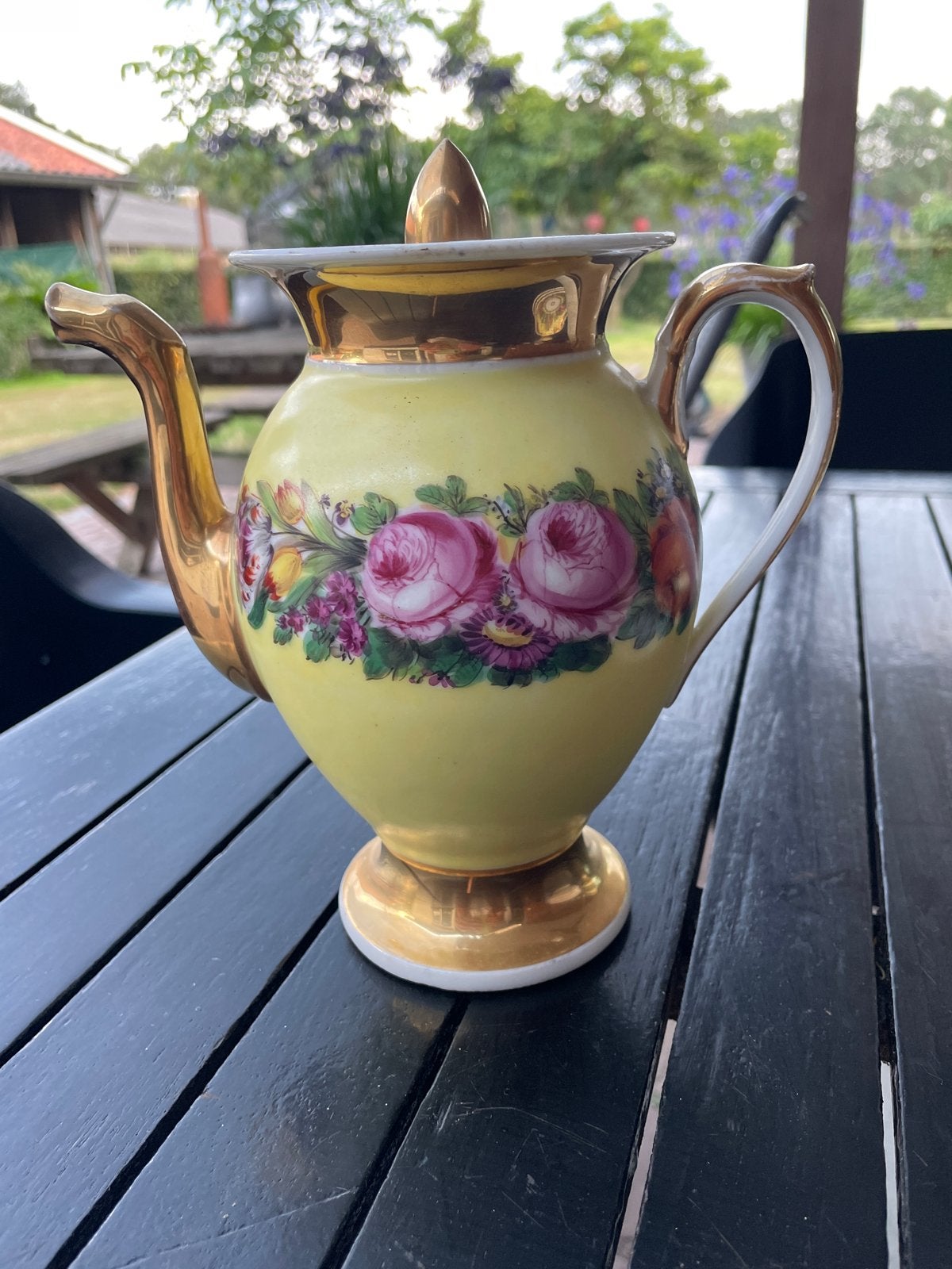 Vintage theepot met bloemmotief en gouden accenten, Ophalen of Verzenden