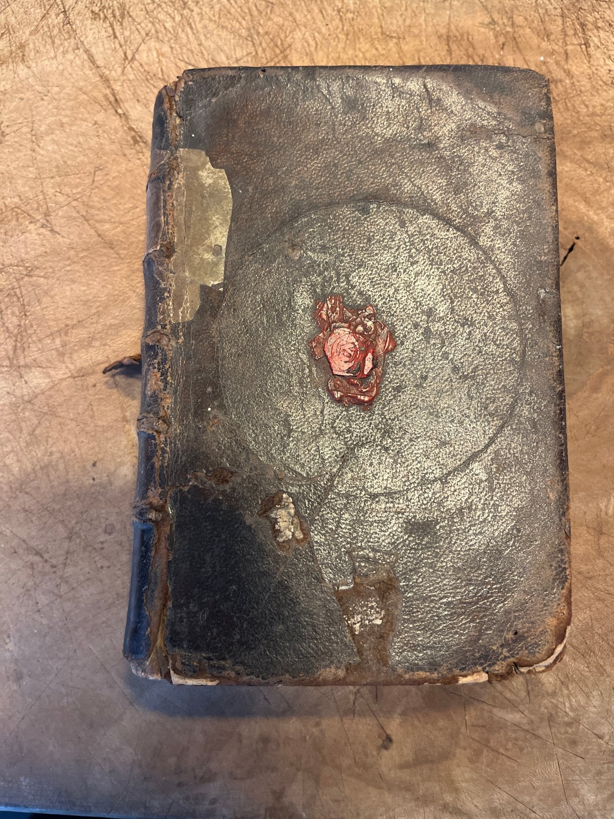 Oud Latijns-Frans woordenboek, beschadigde rug, Antiek en Kunst, Antiek | Boeken en Bijbels, Ophalen of Verzenden