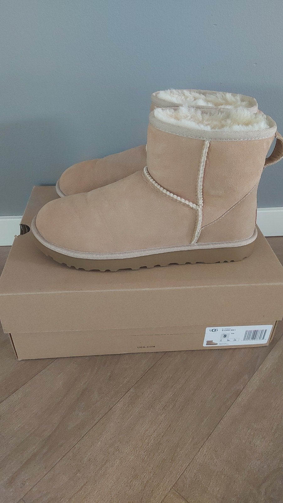 Ugg classic mini mt 39, Kleding | Dames, UGG, Beige, Lage of Enkellaarzen, Ophalen of Verzenden