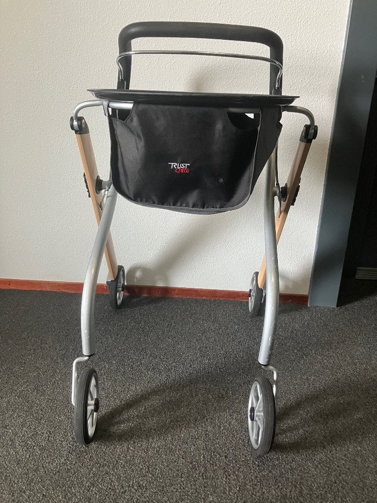 TRUST  binnen rollator,  beukenhout, Ophalen, Opvouwbaar, Gebruikt
