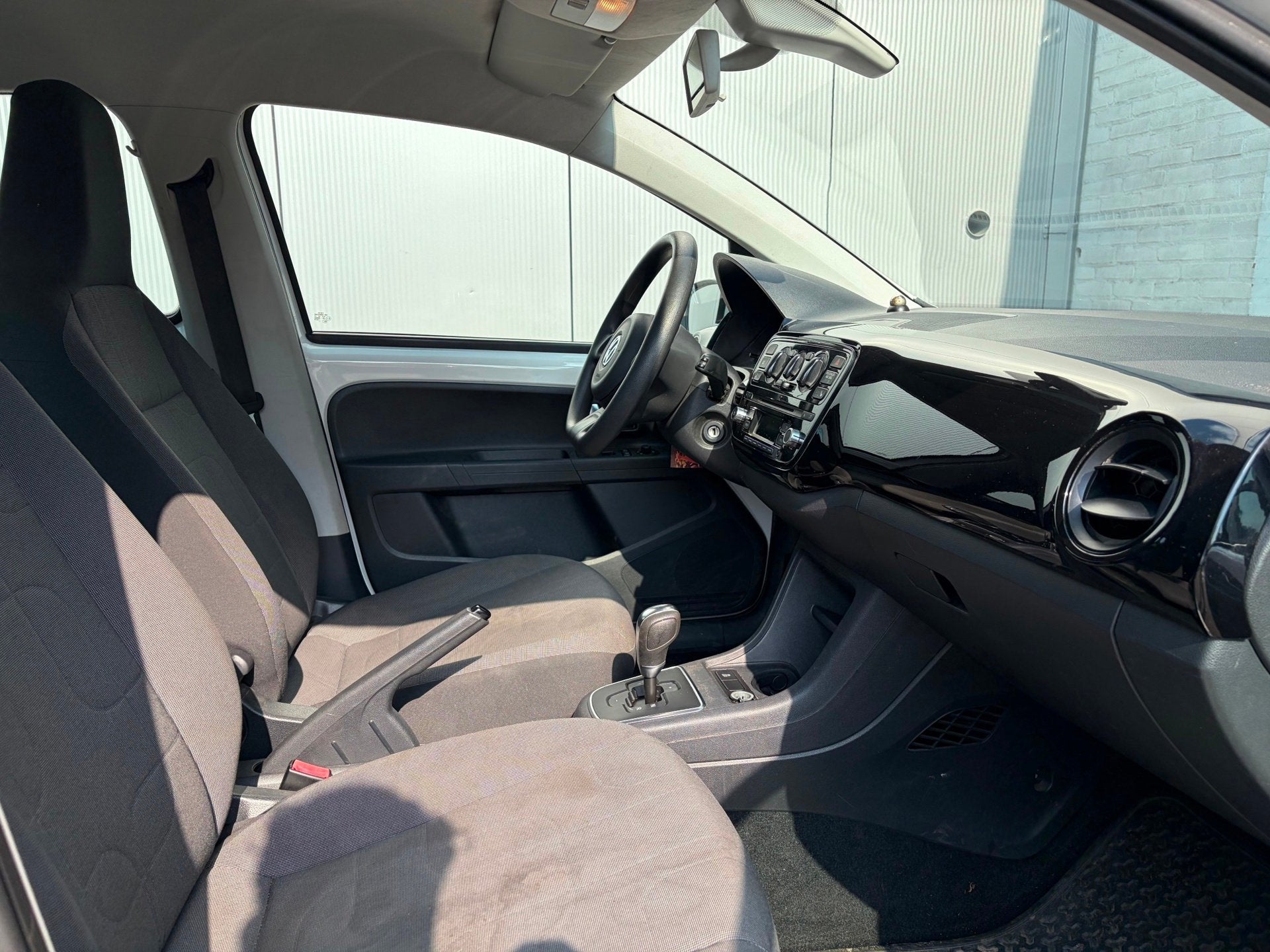 Foto 17 van Volkswagen Up! 1.0 high up! automaat airco/cruise