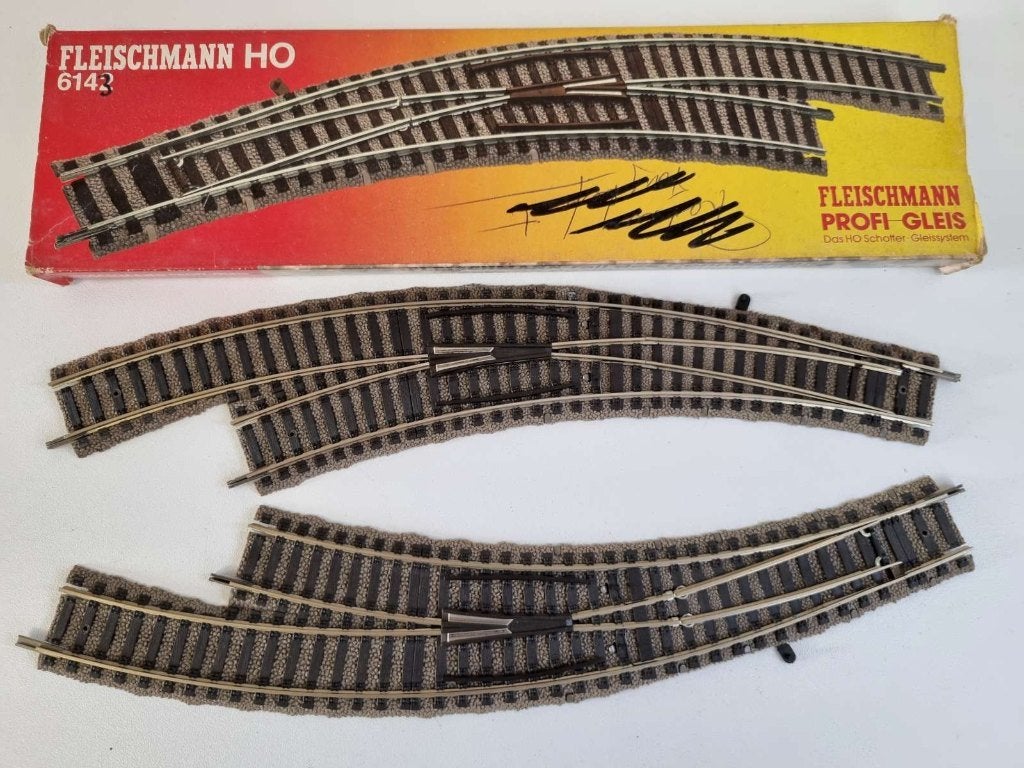 Fleischmann 6142 - Profi-rail bochtwissels links + rechts, Hobby en Vrije tijd, Modeltreinen | H0, Gelijkstroom, Fleischmann, Rails