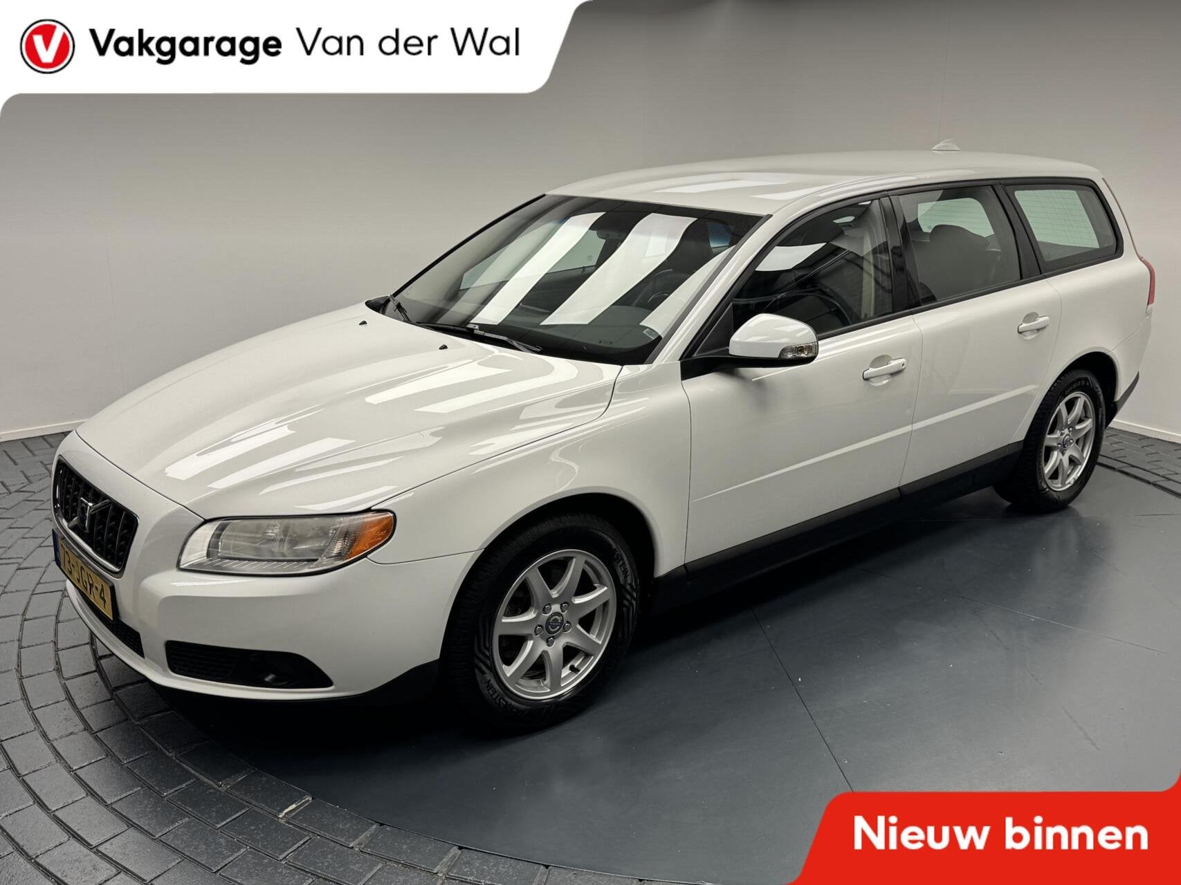 Volvo V70 2.0D Kinetic Trekhaak-Navigatie-Cr.contr-Clima-Led, Auto's, Voorwielaandrijving, 136 pk, Gebruikt, 4 cilinders