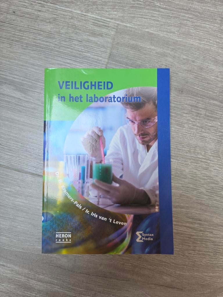Studieboek veiligheid in het laboratorium, Ophalen of Verzenden, Beta, Zo goed als nieuw, HBO