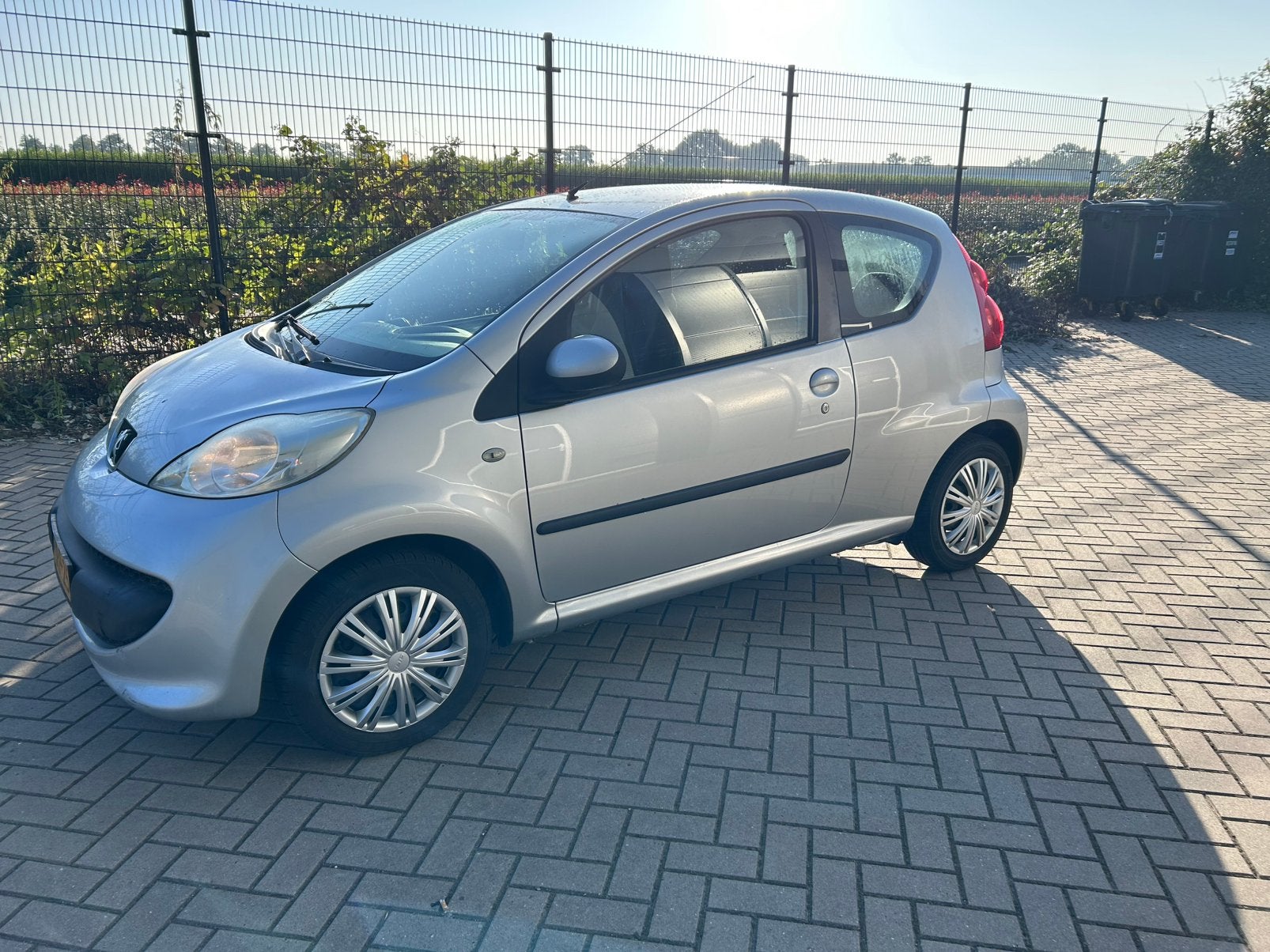 Peugeot 107 1.0 12V 3DR 2006 Grijs, Voorwielaandrijving, 765 kg, 4 stoelen, 68 pk
