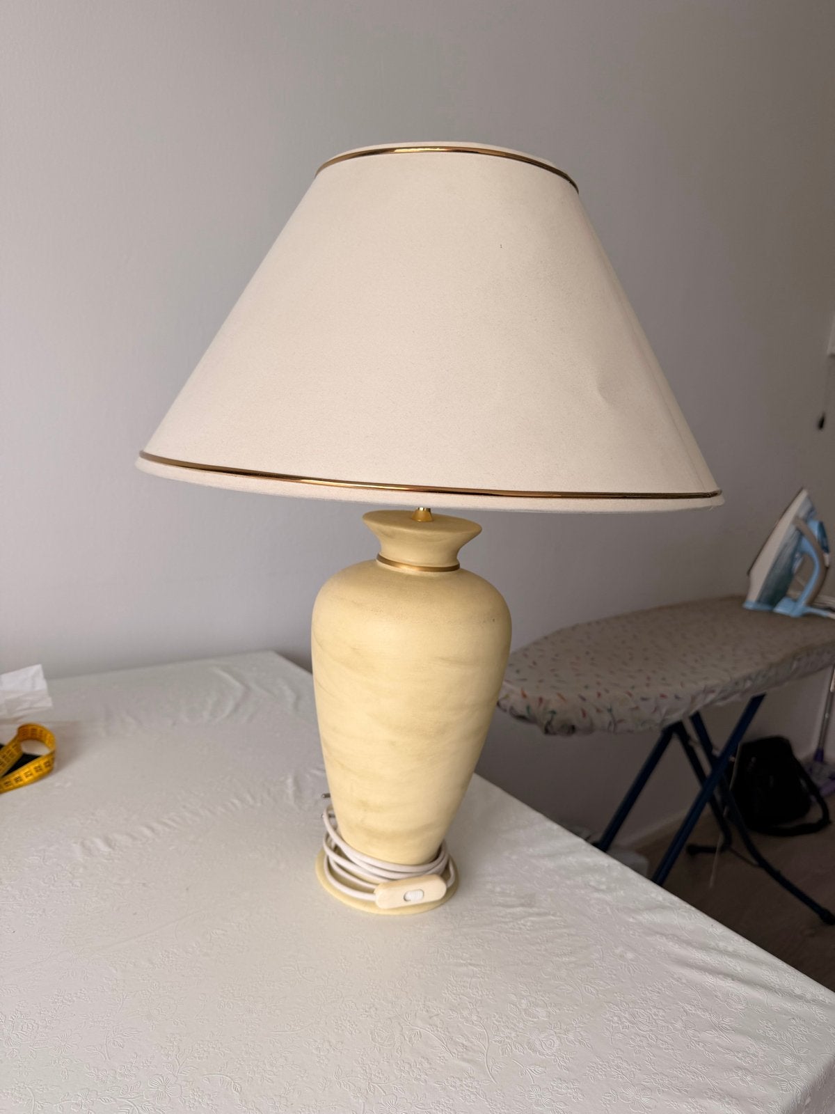 Crèmekleurige tafellamp met stoffen kap, 60 cm hoog, Ophalen, Zo goed als nieuw