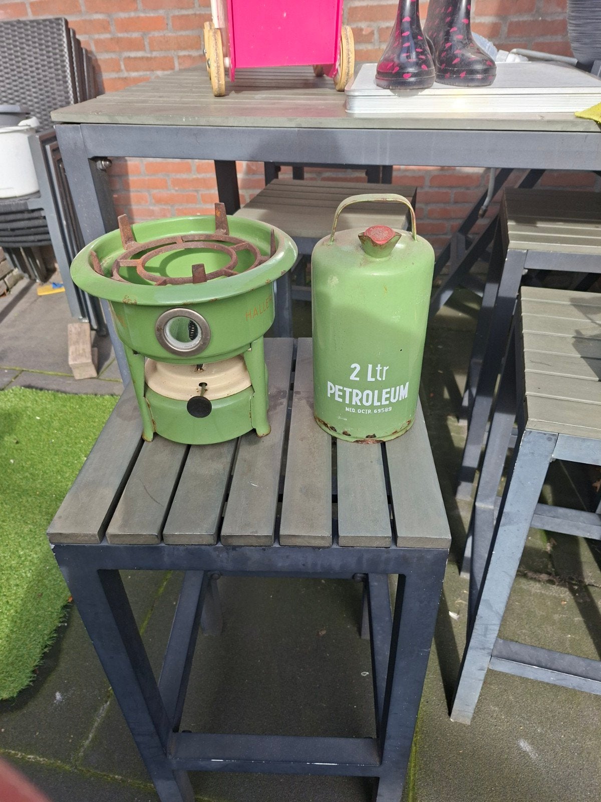 petroleum stelletje en kan, Ophalen