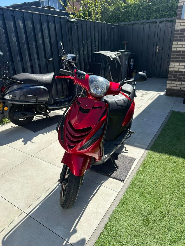 Piaggio zip 50cc, Fietsen en Brommers, Scooters | Piaggio, Ophalen, Zip, Zo goed als nieuw, Benzine