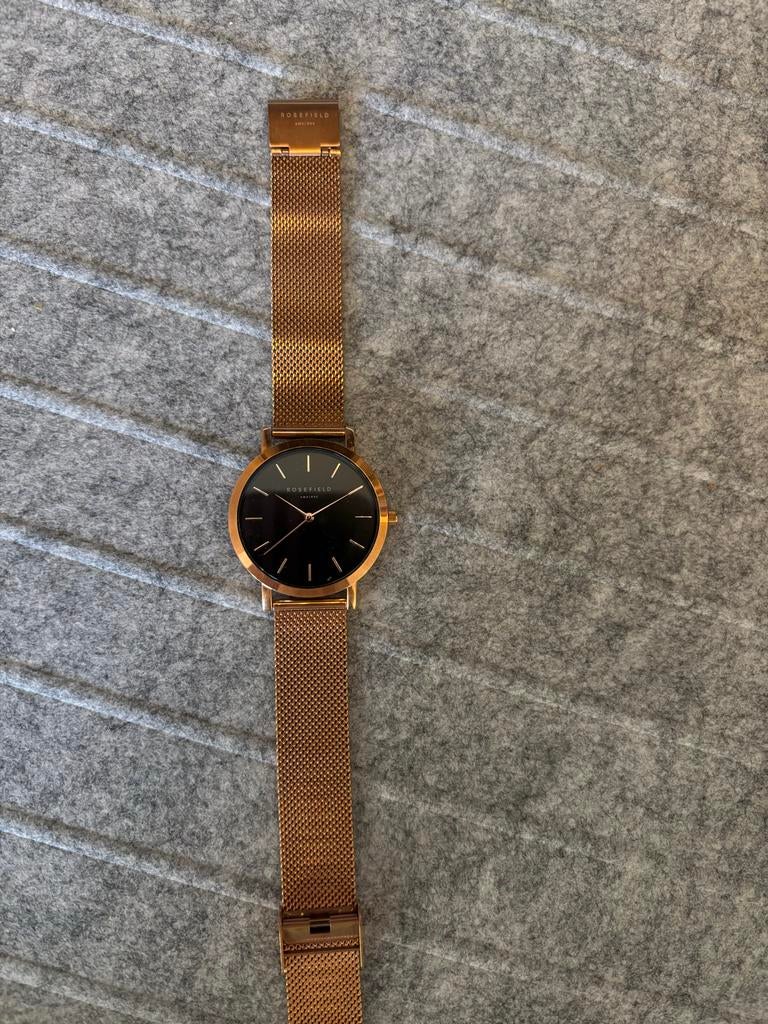 Rosefield horloge - Roségoud met zwarte wijzerplaat, Overige merken, Gebruikt, Polshorloge, Ophalen of Verzenden