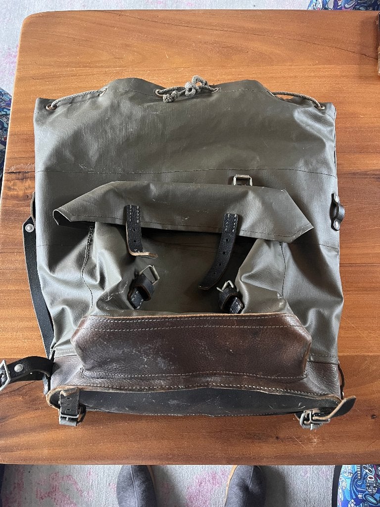 Vintage Leger Rugzak - Groen met Leren Details, Ophalen of Verzenden, Landmacht, Overige gebieden, Kleding of Schoenen