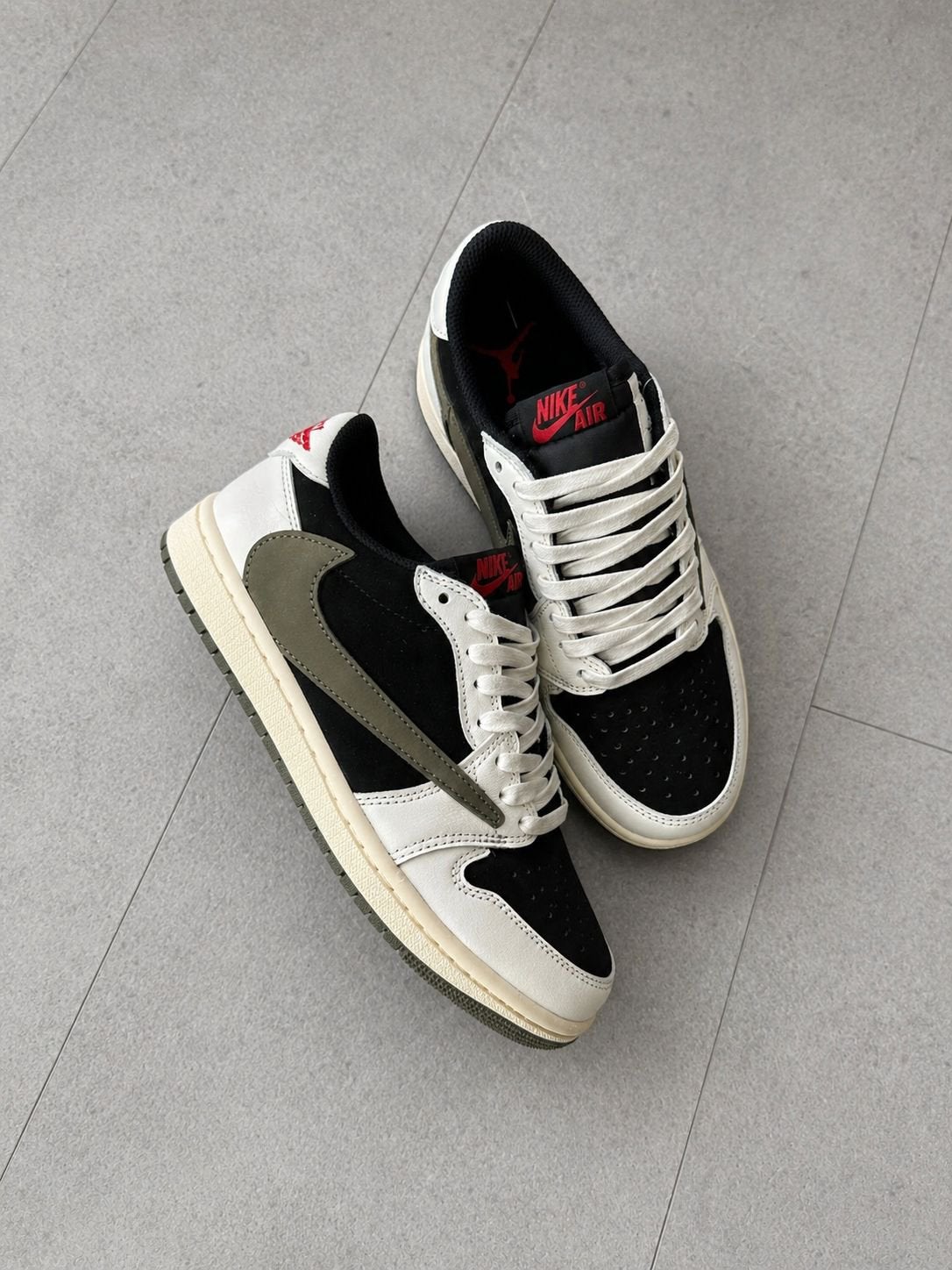 Nike Air Jordan 1 Low OG SP Travis Scott Olive, Kleding | Heren, Ophalen of Verzenden, Nieuw, Overige kleuren, Sneakers of Gympen