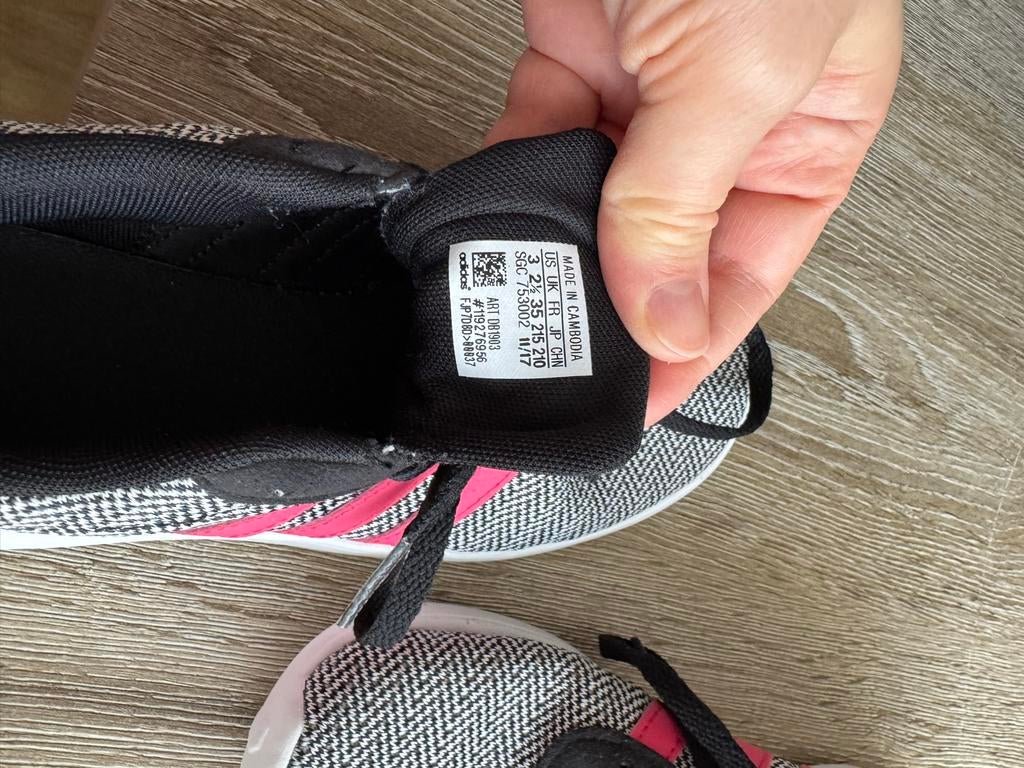 Adidas Sportschoenen Maat 35- Zwart/Wit met Roze Strepen, Ophalen of Verzenden, Gebruikt, Jongen of Meisje, Sportschoenen