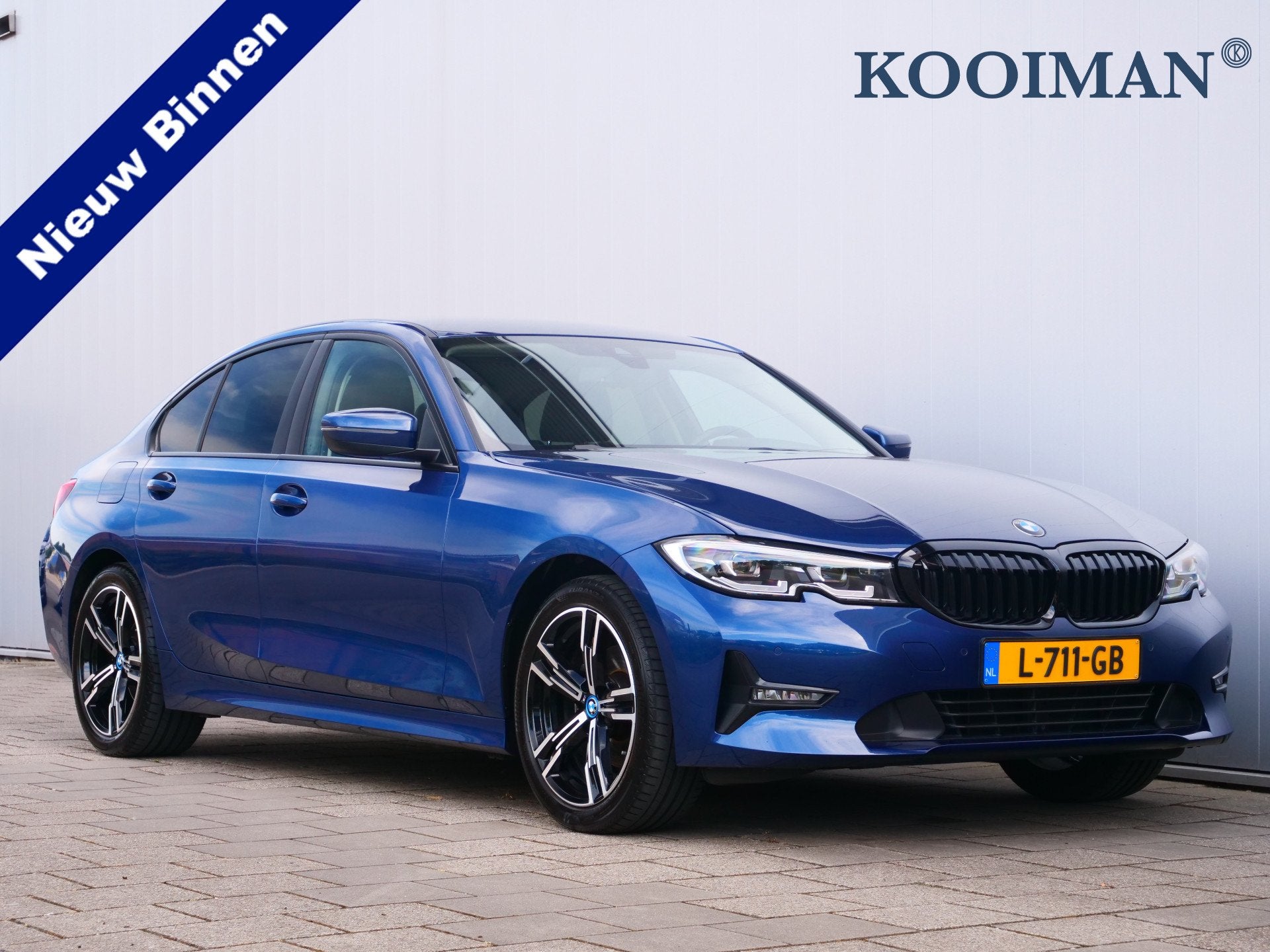 BMW 3-serie 320i Business Edition 184 Pk Automaat Navi / DAB, Automaat, 1998 cc, Achterwielaandrijving, Gebruikt