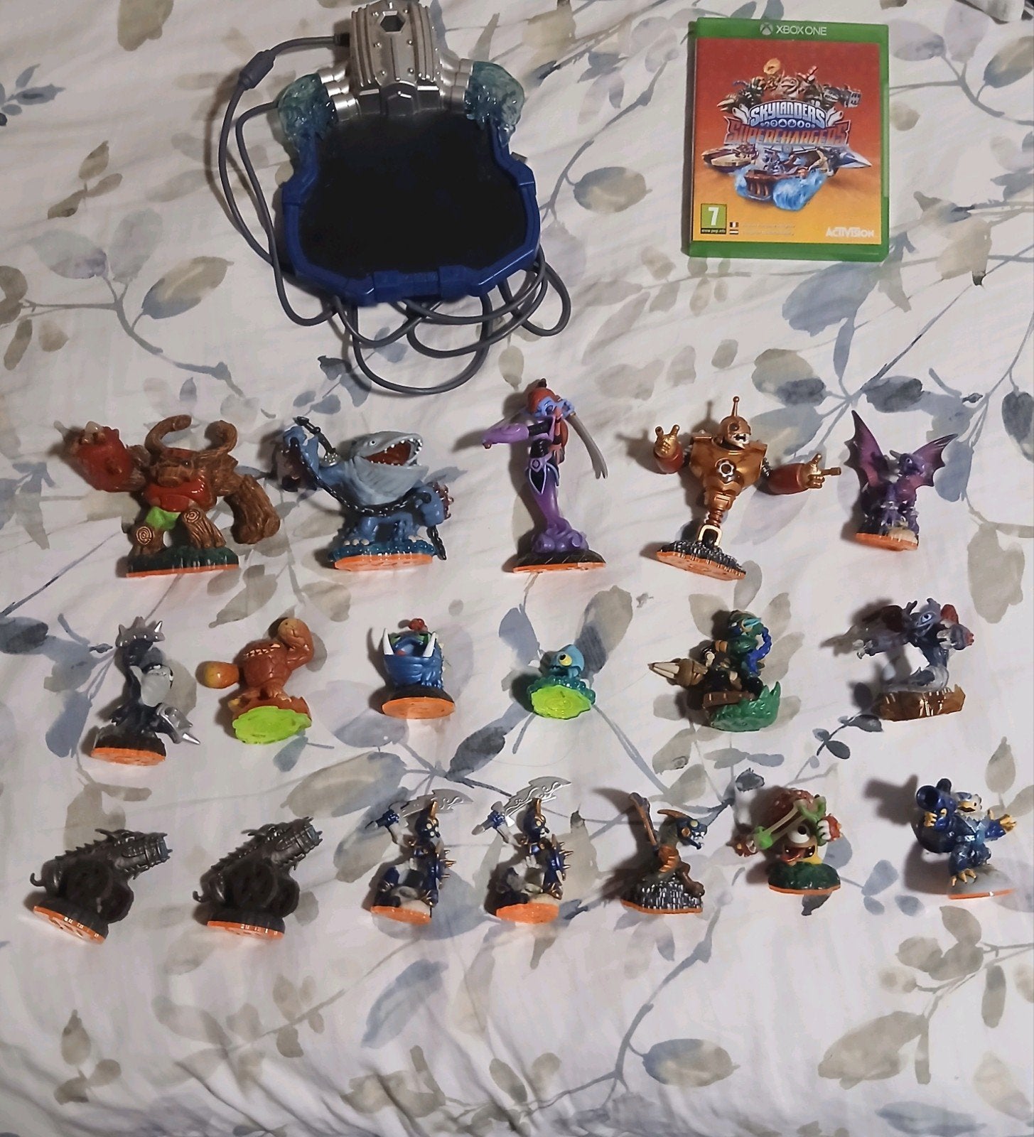 Skylanders SuperChargers Xbox One met 20 figuren en portal, Gebruikt, 1 speler, Eén computer, Vanaf 7 jaar