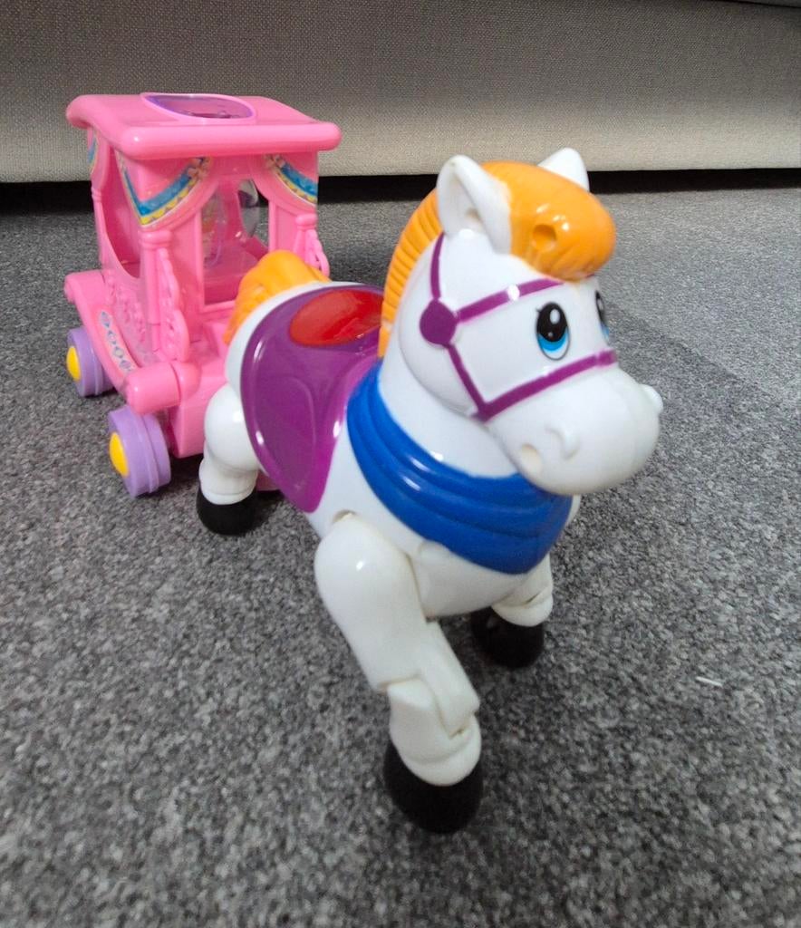Paard met koets (incl. batterijen), Ophalen of Verzenden, Zo goed als nieuw