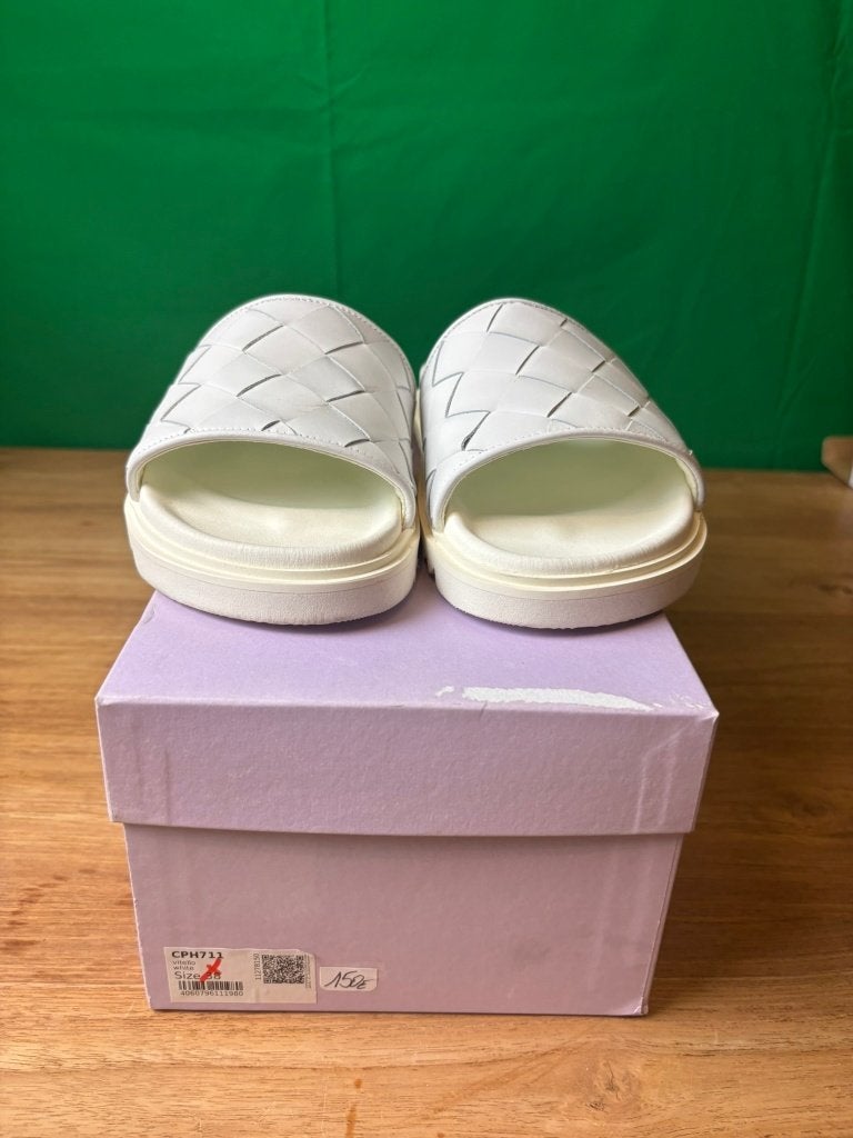 CPHGN CPH711 witte leren slides maat 38, Kleding | Dames, Schoenen, Slippers, Wit, Ophalen of Verzenden, Zo goed als nieuw