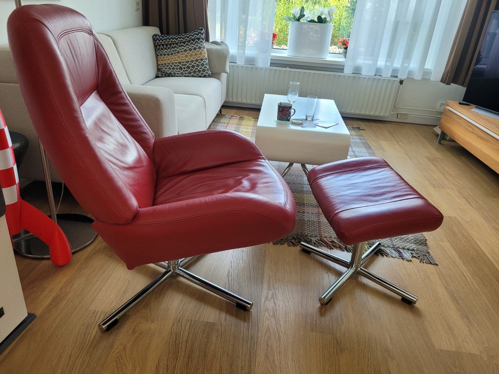 Rode Montel leren fauteuil met voetenbank, Huis en Inrichting, Fauteuils, Ophalen, Modern, Comfortabel, 75 tot 100 cm, Zo goed als nieuw
