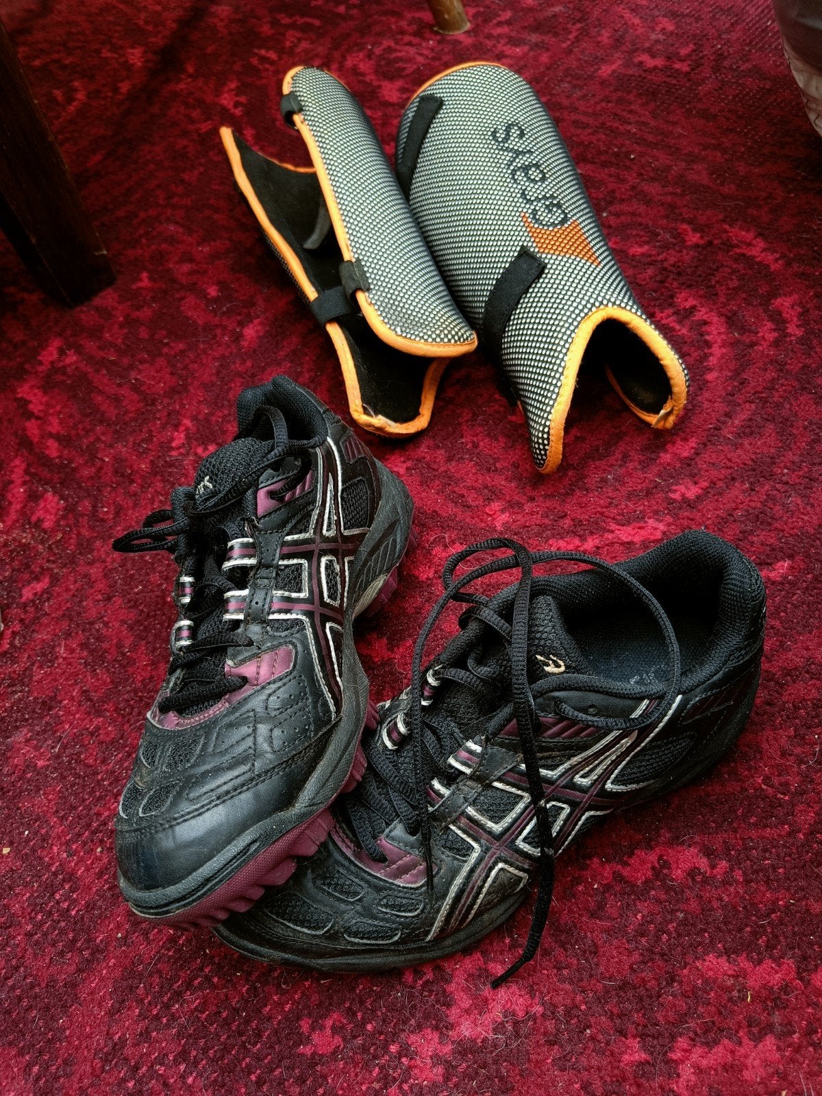 hockeyschoenen scheenbeschermers asics maat 39, 39,5, Sport en Fitness, Ophalen of Verzenden, Zo goed als nieuw, Schoenen